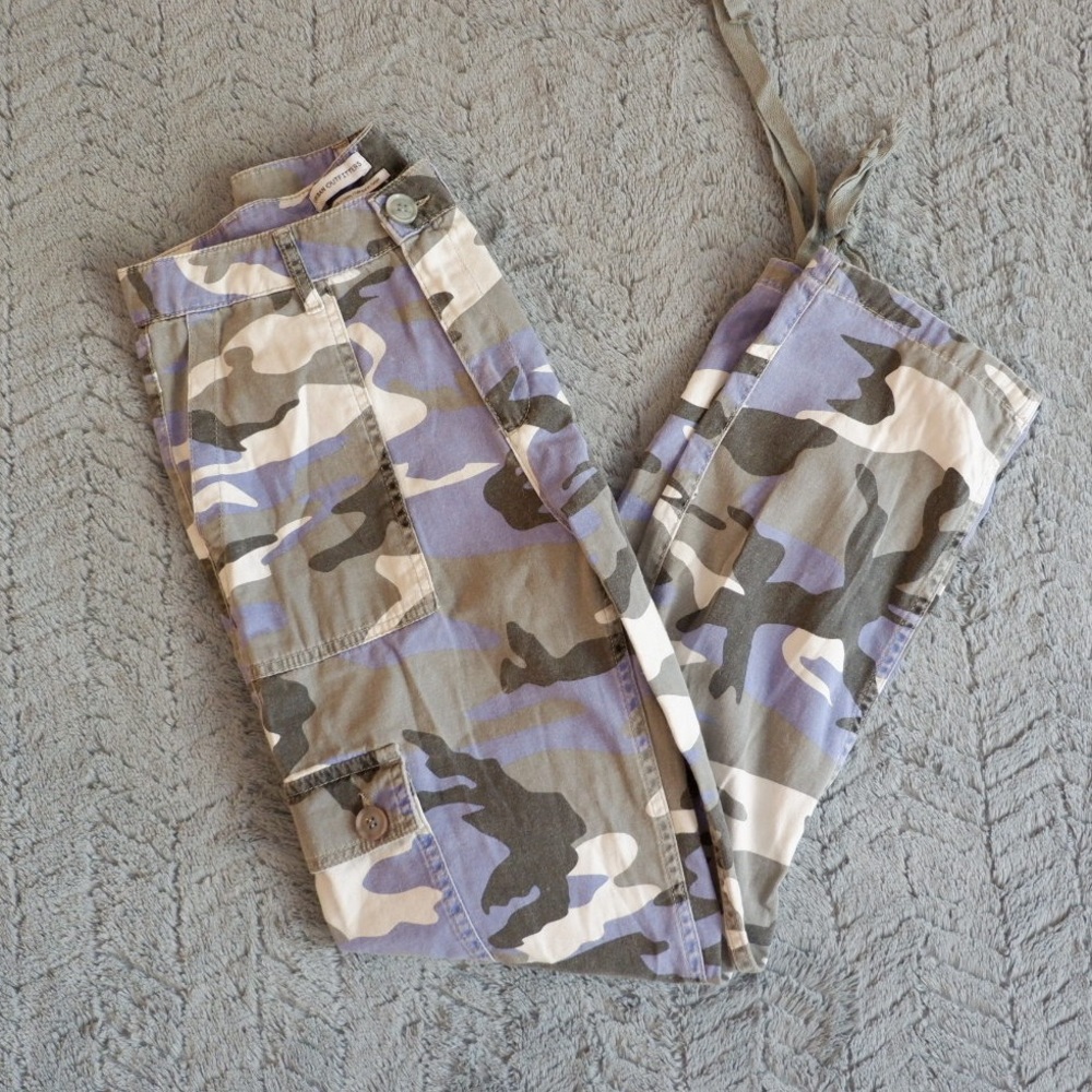 💜UO Purple and Gray Camo Cargo Pants💜